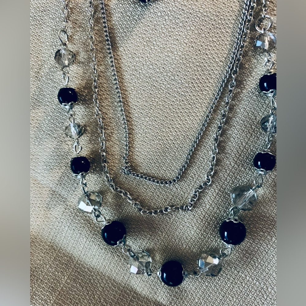 Short Silver & Black Necklace NWOT